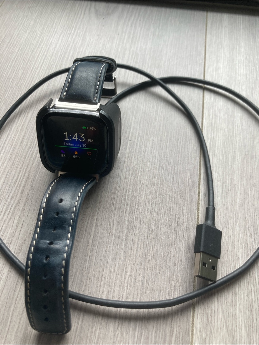 Fitbit versa 2 smartwatch, includes charger, 8-10 straps/bands - Picture 12 of 12